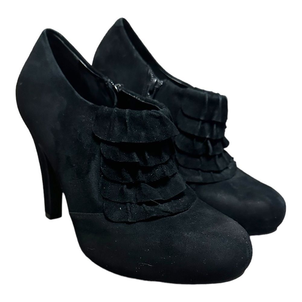Gianni Bini heeled suede like black heeled ruffle booties size 8